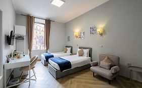 Portafortuna GUESTHOUSE - close to COLOSSEUM